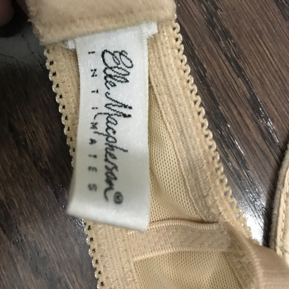 Elle Macpherson Bra - Picture 3 of 3